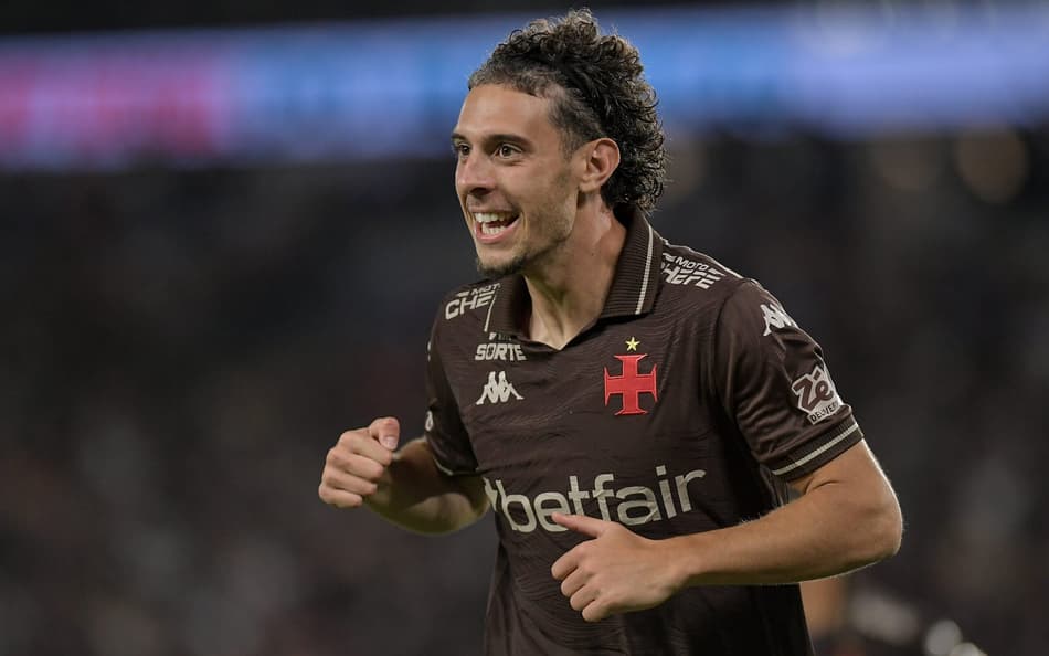 Nuno Moreira comemora seu gol Vasco
