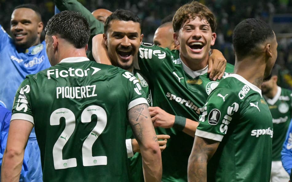 Jogadores do Palmeiras comemoram a vitória sobre a LDU que garantiu a vaga na final da Libertadores (Foto: NELSON ALMEIDA / AFP)