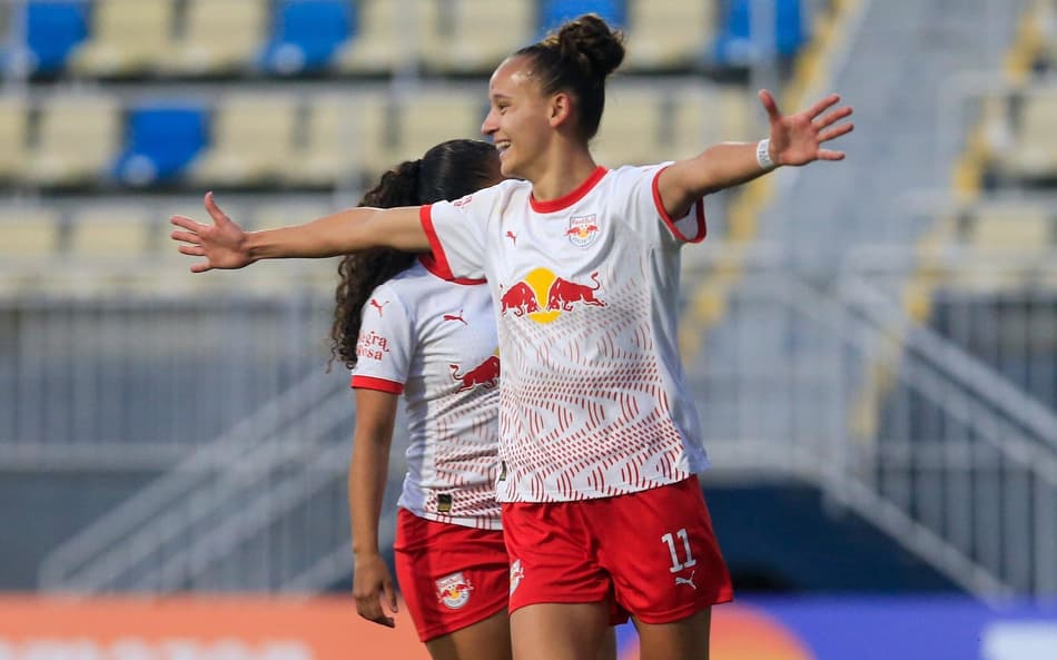 Em sua última partida, Paulina comemora gol pelo Red Bull Bragantino, contra o Taubaté, pelo Paulistão Feminino. (Foto de Fernando Roberto/Red Bull Bragantino)