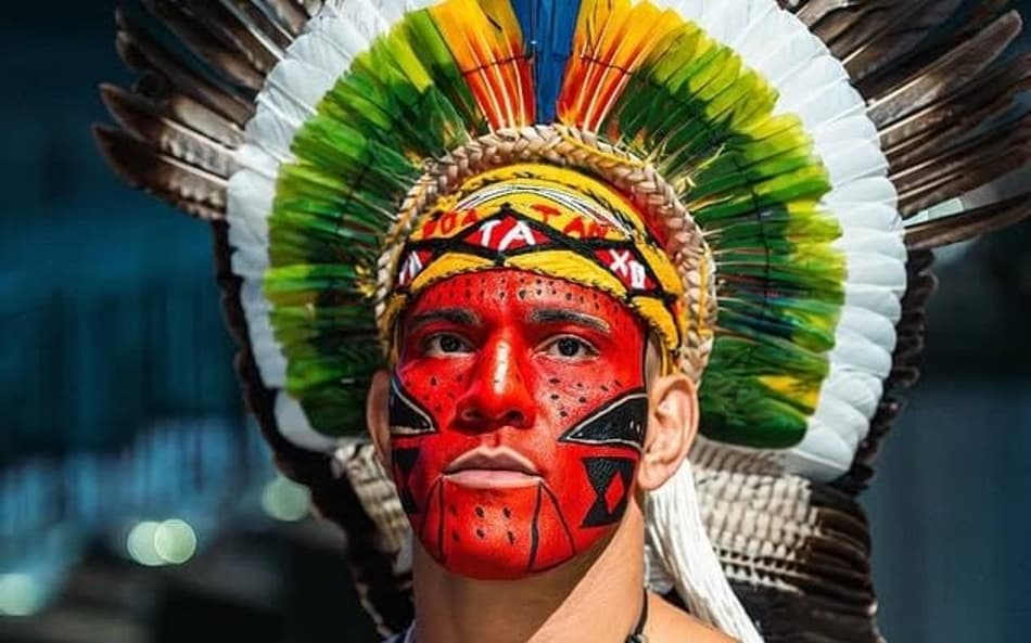 Poatan na pesagem cerimonial do UFC 320 (Foto: Reprodução Twitter ufc)