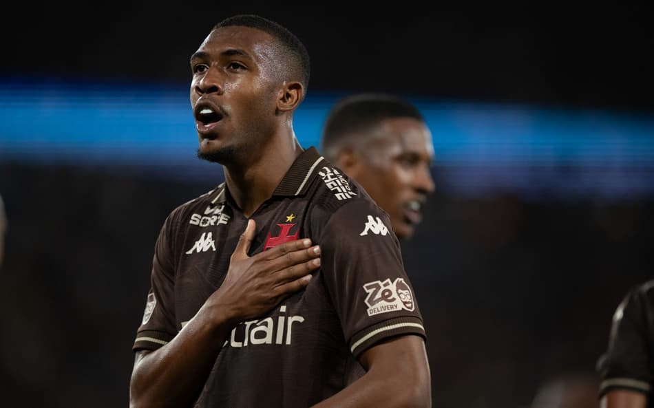 Rayan comemora gol do Vasco contra o Fluminense (Foto: Jorge Rodrigues/AGIF)