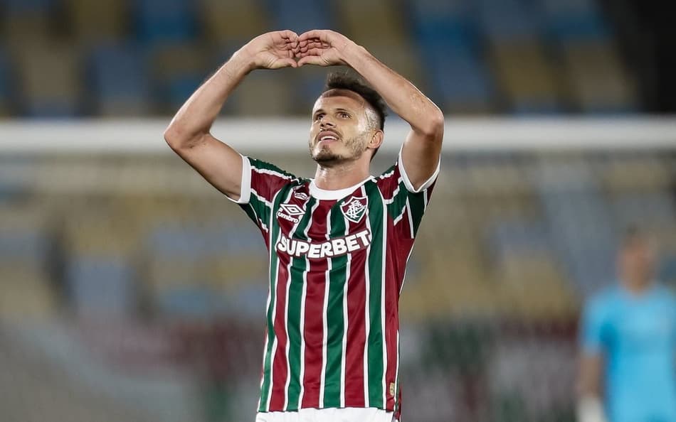 Renê comemora seu gol pelo Fluminense contra o Ceará, no Brasileirão