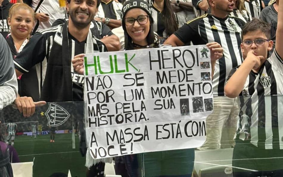 Hulk do Atlético-MG recebe apoio da torcida