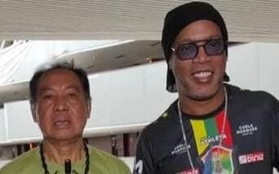 Ronaldinho e Terena, presidente da Seleção Indígena de Futebol do Brasil e das Américas
