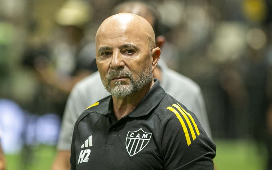 Sampaoli tem desfalques para escalar a equipe (Foto: Fernando Moreno / AGIF)