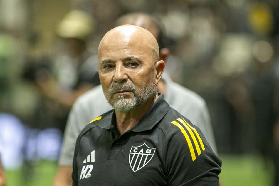 Sampaoli tem desfalques para escalar a equipe (Foto: Fernando Moreno / AGIF)