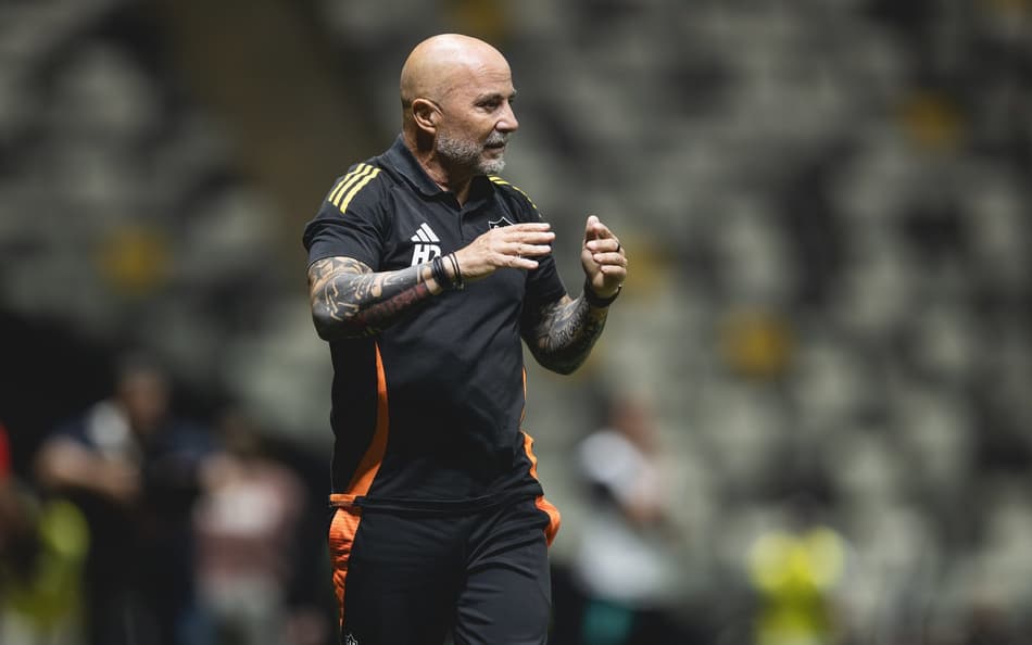 Sampaoli no jogo contra o Juventude
