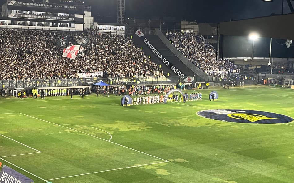 Lateral-direito do Vasco sofre lesão ligamentar e vai precisar de cirurgia