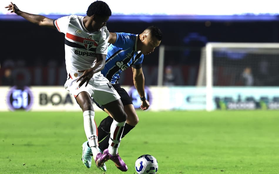 Lucas Ferreira, do São Paulo, durante partida contra o Grêmio no Morumbis pelo Brasileirão