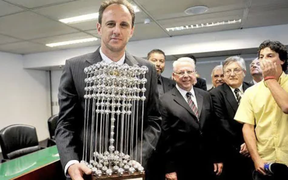 Segundo decisão judicial, o São Paulo foi o primeiro clube a cumprir os critérios para a taça (Foto: Reprodução)