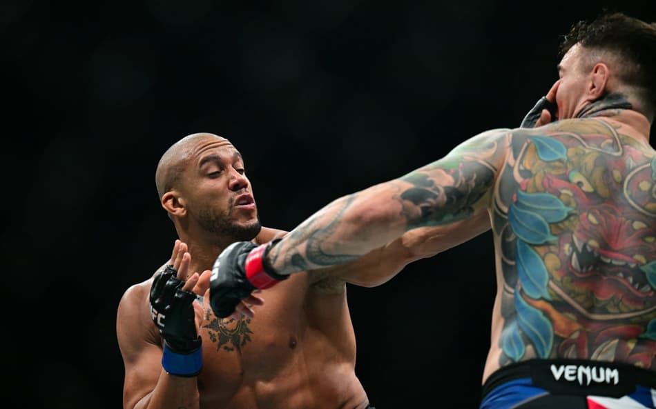 Tom Aspinall e Cyril Gane se enfrentaram pela luta principal no UFC 321 (Foto: Giuseppe CACACE / AFP)