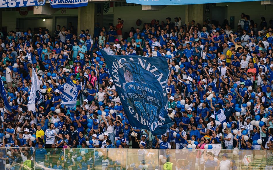 Torcida do Cruzeiro presente no Independência para a final do Brasileirão Feminino contra o Corinthians