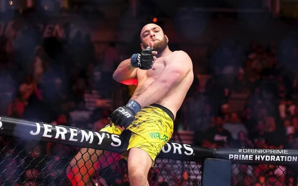 Valter Walker comemorando vitória no UFC (Foto: Reprodução/Instagram: @valterwalkerufc)