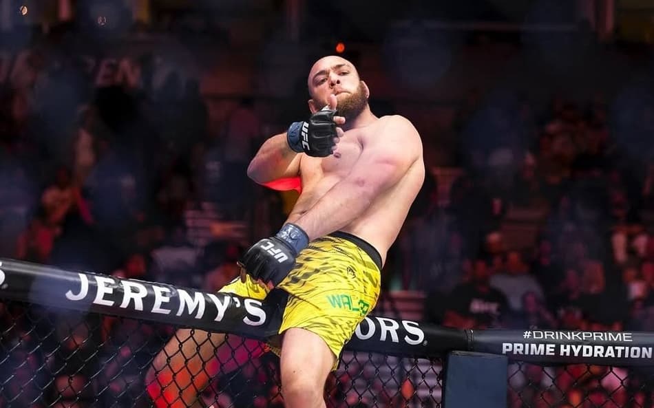 Valter Walker comemorando vitória no UFC (Foto: Reprodução/Instagram: @valterwalkerufc)