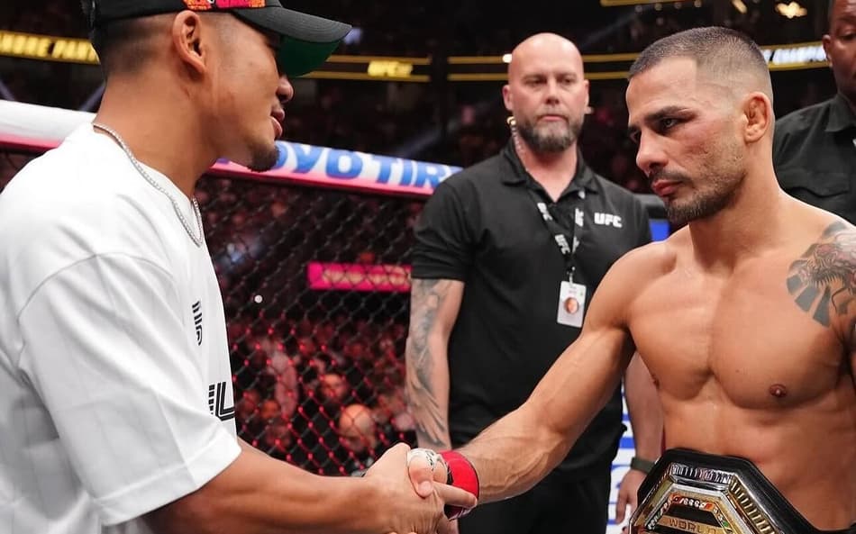 Joshua Van (esq) cumprimenta Pantoja (dir) no UFC (Foto: Reprodução/Instagram/Joshua Van)