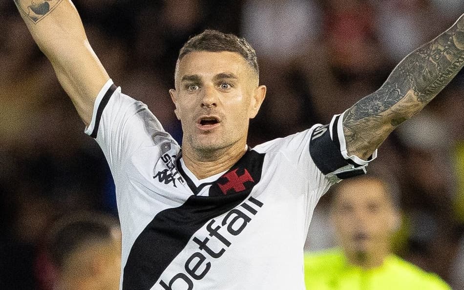 Vegetti comemora gol do Vasco diante do Bragantino (Foto: Joisel Amaral/AGIF)