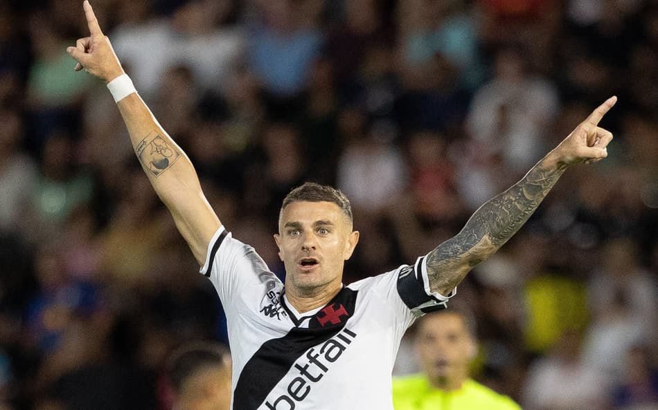 Vegetti comemora gol do Vasco diante do Bragantino (Foto: Joisel Amaral/AGIF)