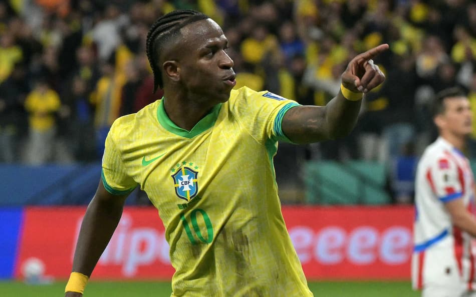 Vini Jr comemora seu gol no jogo do Brasil contra o Paraguai