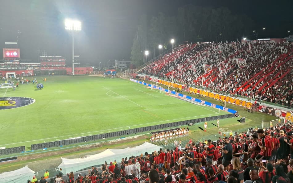 Festa da torcida do Vitória antes da bola rolar no Barradão (Foto: Rafael do Carmo / Lance!)