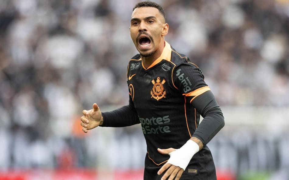 Matheuzinho completou 100 jogos pelo Corinthians (Foto: Joisel Amaral/Agif/Gazeta Press)