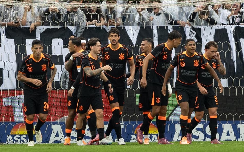 Corinthians tem quase todo elenco à disposição de Dorival Jr (Foto: Joisel Amaral/ Agif/Gazeta Press)