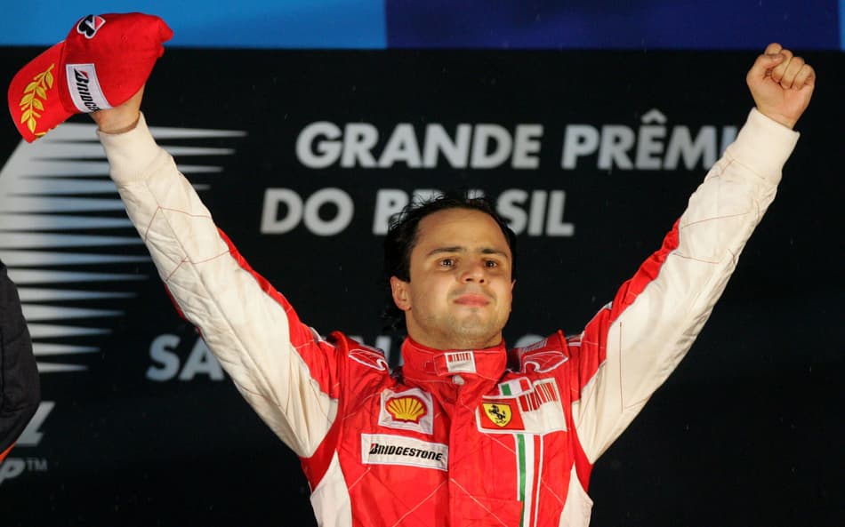 F1 - ESPORTES - GRANDE PREMIO DO BRASIL - Felipe Massa comemora vitória do GP Brasil - Autódromo Jose Carlos Pace - Interlagos - SP - Brasil - 02/11/2008 - Foto: Marcelo Ferrelli/Gazeta Press
