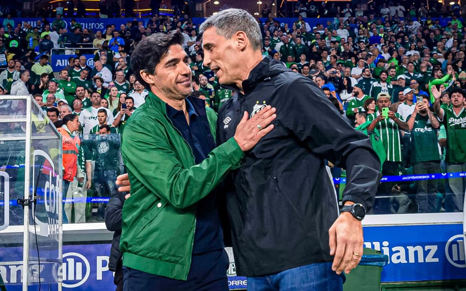 Abel Ferreira e Juan Pablo Vojvoda no Allianz Parque antes do clássico do Palmeiras contra o Santos. (Foto: Anderson Lira/Código19/Gazeta Press)