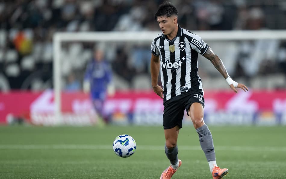 Correa tem se destacado pelo Botafogo (Foto: Jorge Rodrigues/AGIF/GazetaPress)