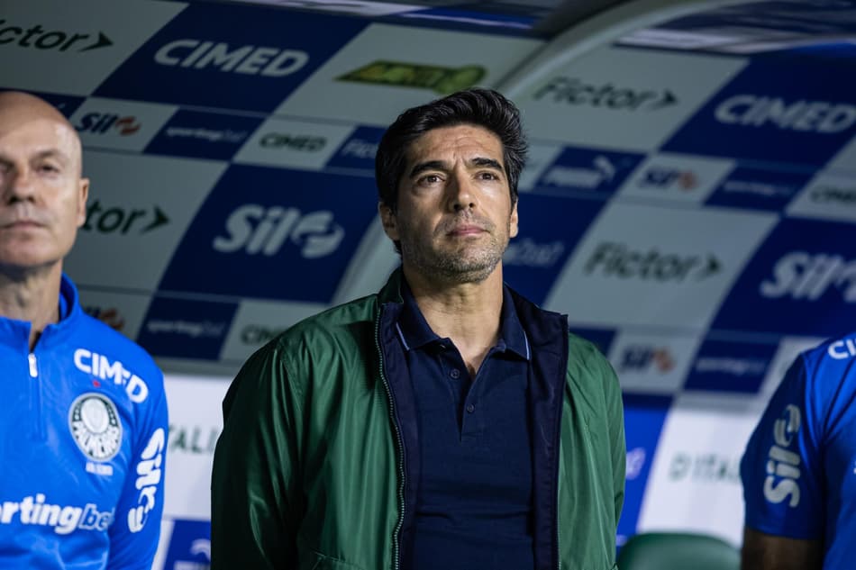 Abel Ferreira no duelo entre Palmeiras x Santos (Foto: JHONY INACIO/Agencia Enquadrar/Gazeta Press)