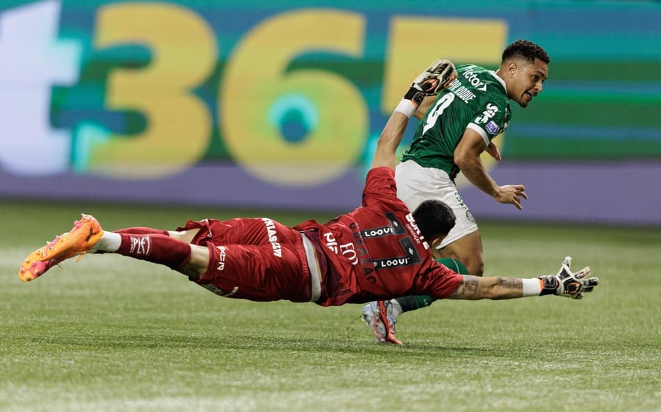 Gabriel Brazão durante o clássico contra o Palmeiras. (Foto: Vilmar Bannach/Ekobanpress)