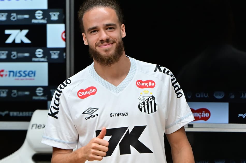 Billal Brahimi estava livre no mercado depois de passagem pelo Nice, da França. (Foto: Jota Erre/Agif/Gazeta Press)