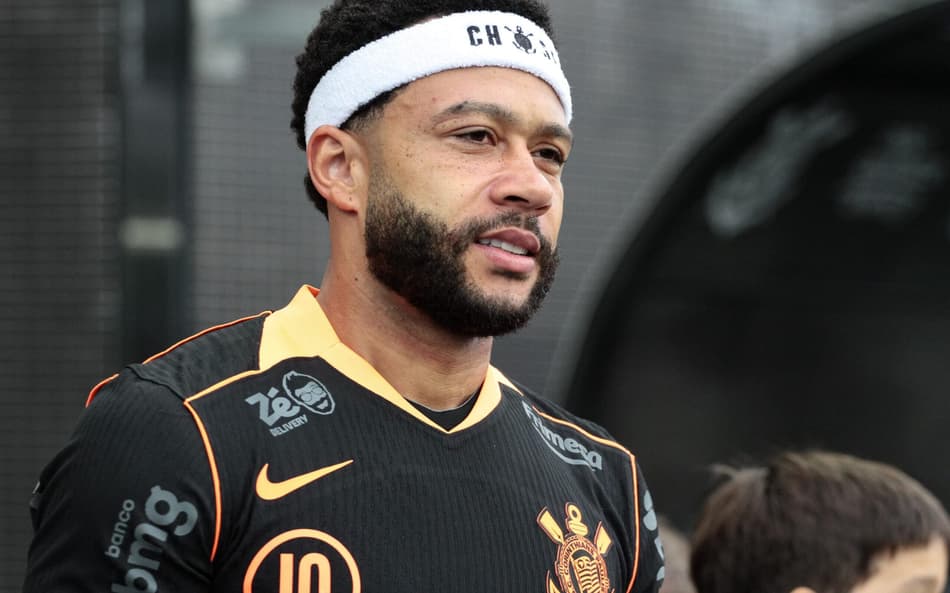 Memphis lamentou derrota para o Ceará (Foto: Peter Leone/O Fotografico/Gazeta Press)