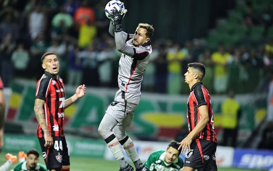 Análise: Thiago Couto brilha e garante ponto valioso para o Vitória contra o Palmeiras