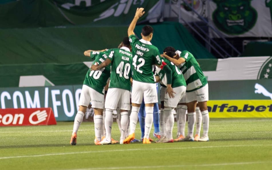SAO PAULO (SP), 19/11/2025 - Futebol / Brasileirao 2025 - na partida entre o Palmeiras x Vitoria, Valido pela trigesima setima rodada do Campeonato Brasileiro Serie A 2025, realizado no Allianz Parque, em Sao Paulo na noite desta quinta-feira (19) (Foto: Thiago Miyashiro/Pera Photo Press/Gazeta Press)