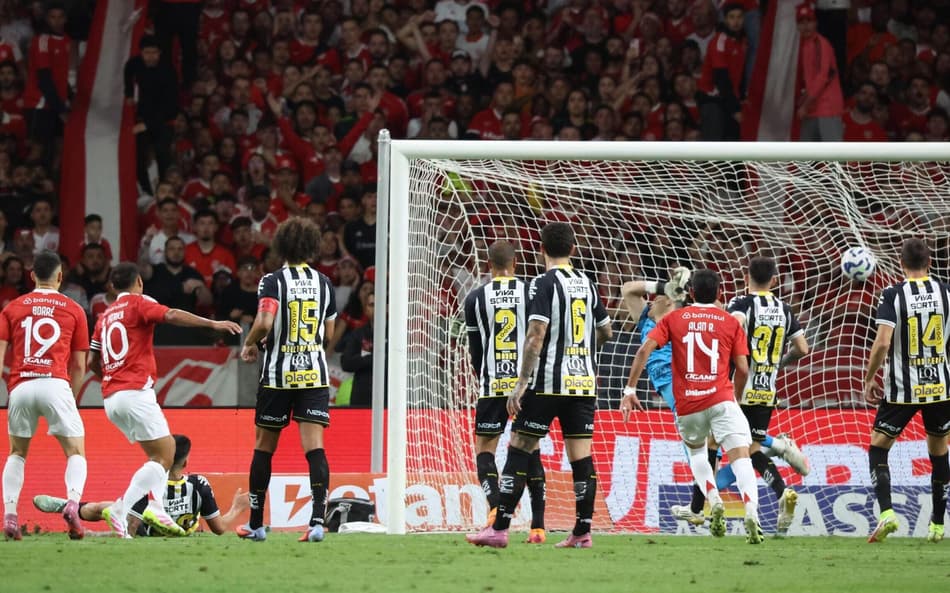 Gol de Alan Patrick, do Internacional