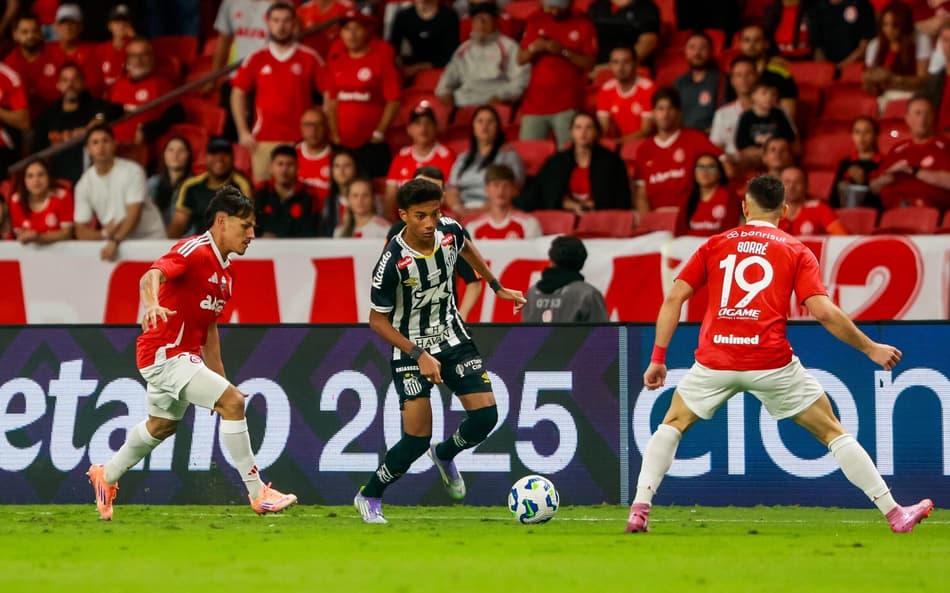 Bernabei e Borré, do Internacional, e Robinho Jr, do Santos