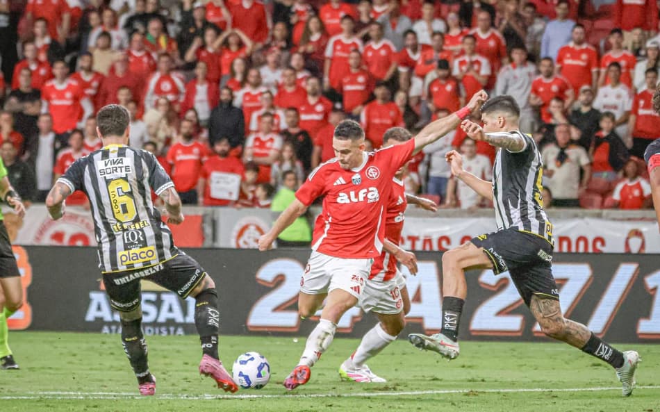 Finalização de Rafael Borré, atacante do Internacional