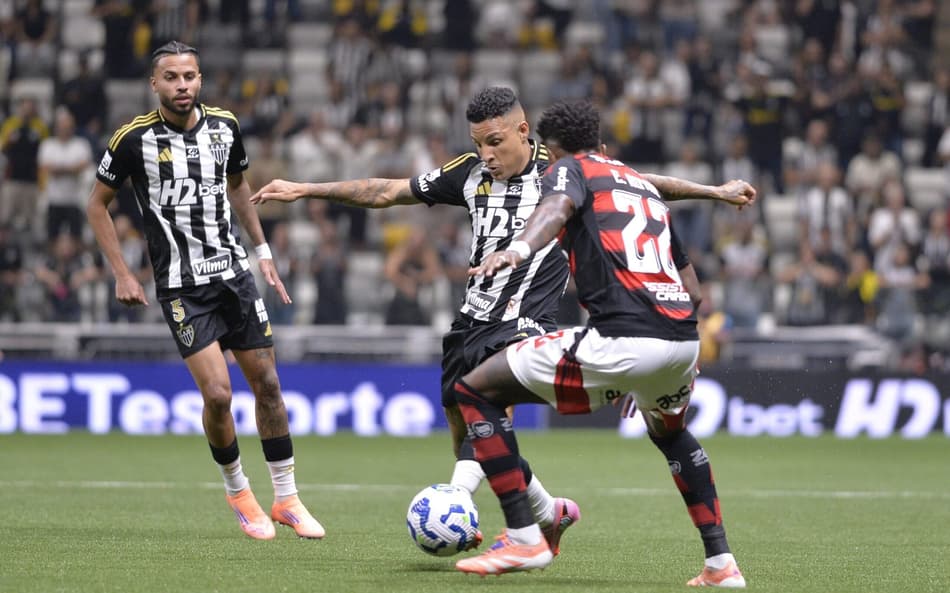 Atlético-MG e Flamengo estão se enfrentando no Brasileirão (Foto: Araceli Souza/MyPhoto Press/Gazeta Press)