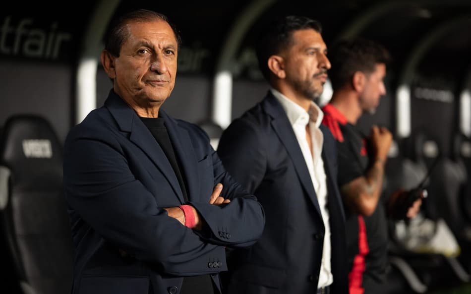 Ramón Díaz e Emiliano Díaz, técnico e auxiliar técnico do Internacional