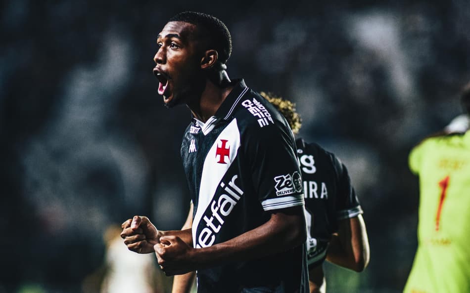 Debaixo de muita chuva, Vasco goleia o Internacional em São Januário