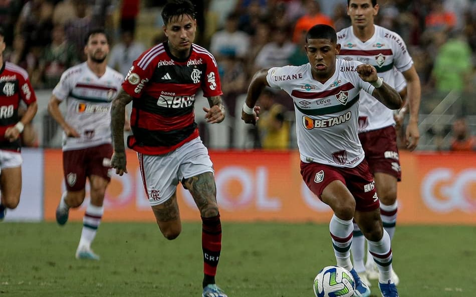 John Kennedy e Pulgar no Flamengo x Fluminense (Foto: Lucas Merçon/ Fluminense)