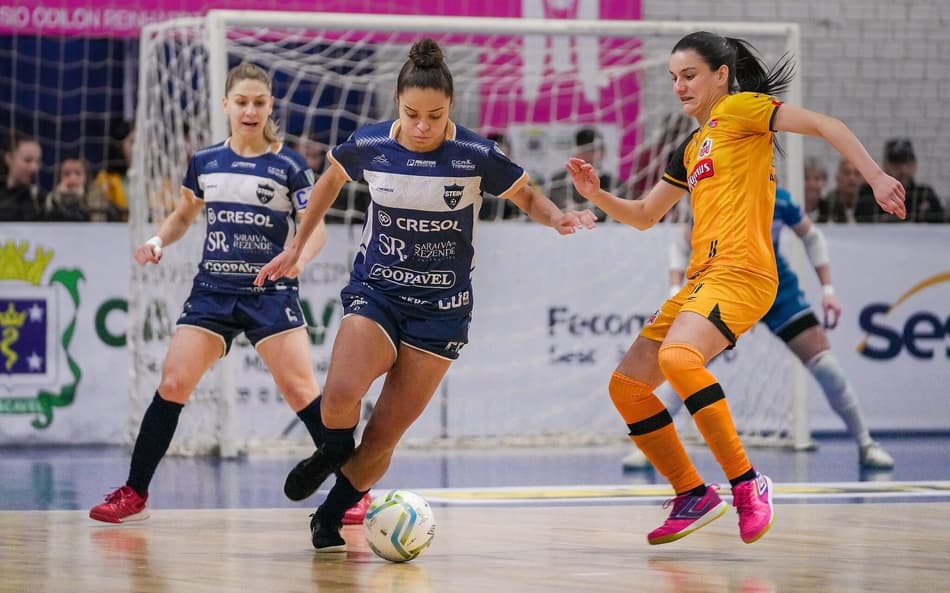 Final da Liga Feminina de Futsal conta com duas equipes brasileiras