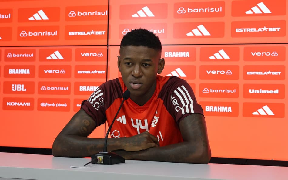 Vitão fala sobre sonho de convocação para Seleção (Foto: Ricardo Duarte/SC Internacional)