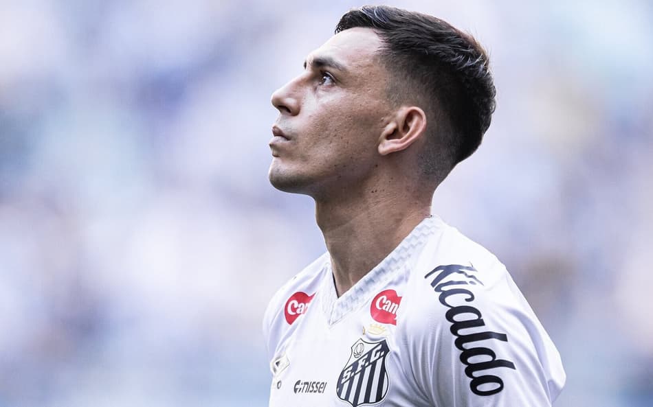 Escobar começa jogando diante do Bahia (Foto: Raul Baretta/ Santos FC)