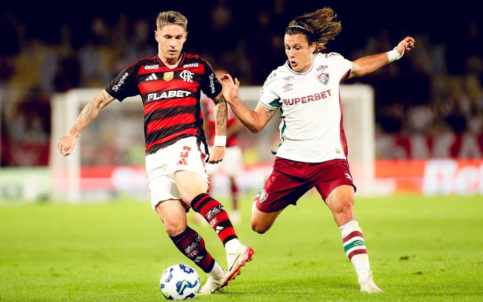 Varela e Canobbio em ação no Fla-Flu do 1º turno (Foto: Adriano Fontes/Flamengo)