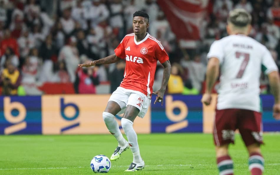 Vitão, zagueiro do Internacional