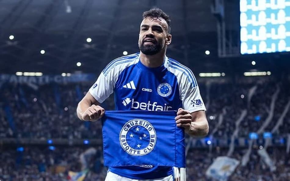 Fabrício Bruno já está de volta ao Brasil para jogo do Cruzeiro