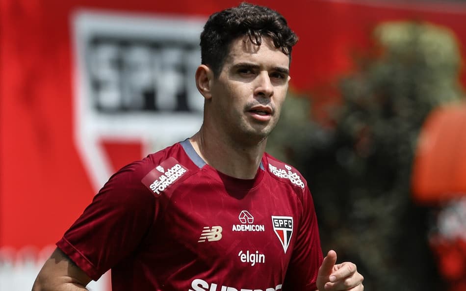 Oscar vem participando dos treinos no São Paulo (Foto: Erico Leonan / São Paulo FC)