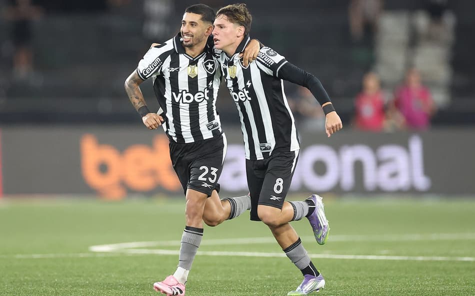 Santi Rodríguez e Montoro comemorando gol do Botafogo (Foto: Vítor Silva/Botafogo)