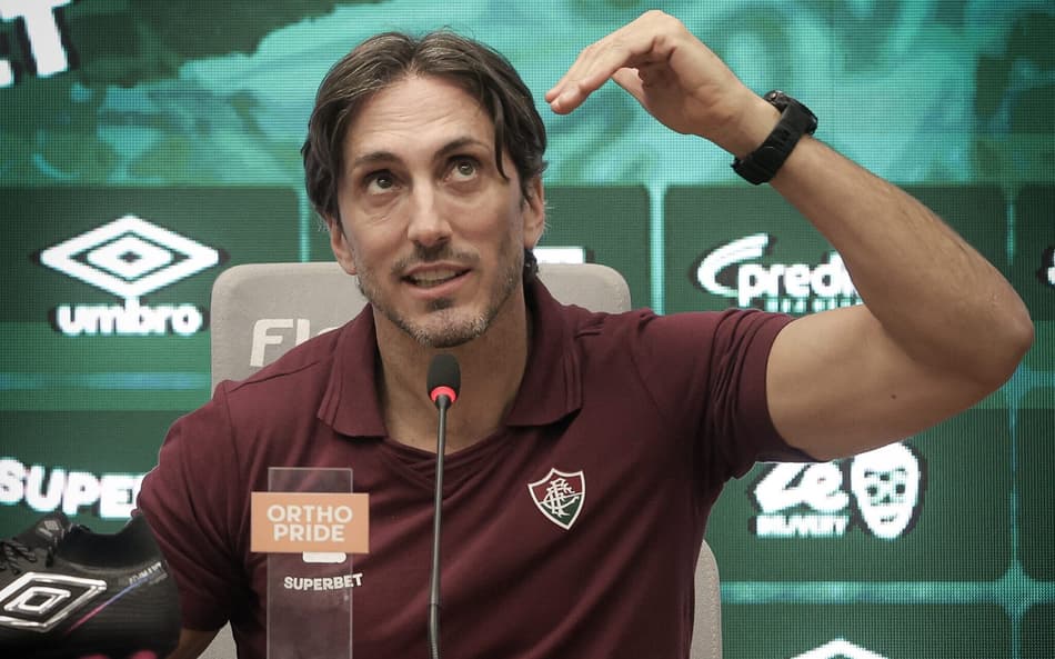 Zubeldía em entrevista coletiva pelo Fluminense (Foto: Marcelo Gonçalves / Fluminense FC)